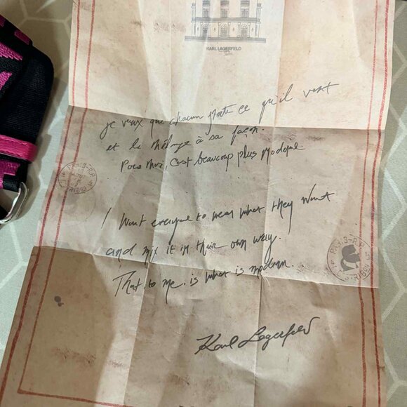 Karl Lagerfeld pink double-handled./ crossbody handbag with likeness charicature - Picture 6 of 10